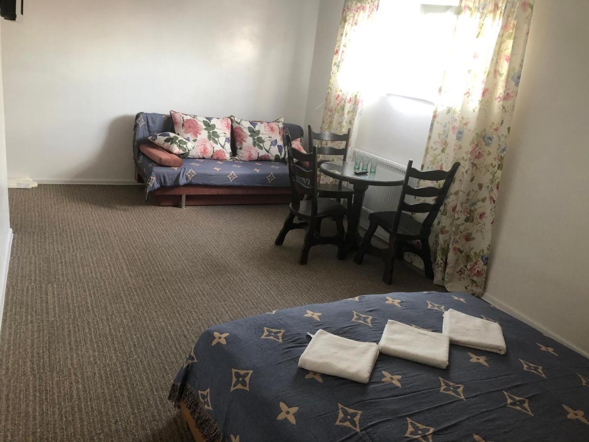 Саквояж Вокзал Bed and Breakfast Λβιβ Εξωτερικό φωτογραφία