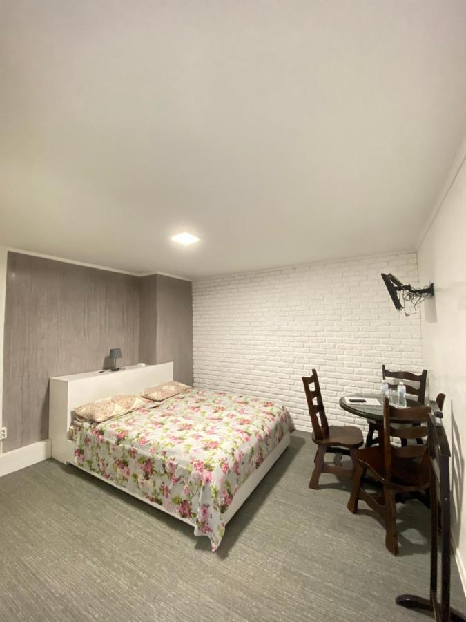 Саквояж Вокзал Bed and Breakfast Λβιβ Εξωτερικό φωτογραφία